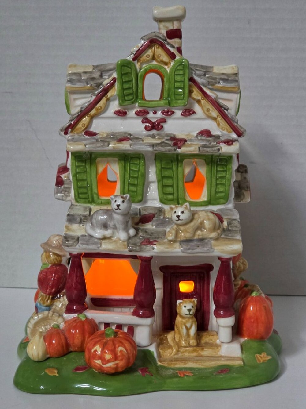 Avon Autumn’s Glow Tealight House Luminous Treasures 2002 Fall Halloween Cats